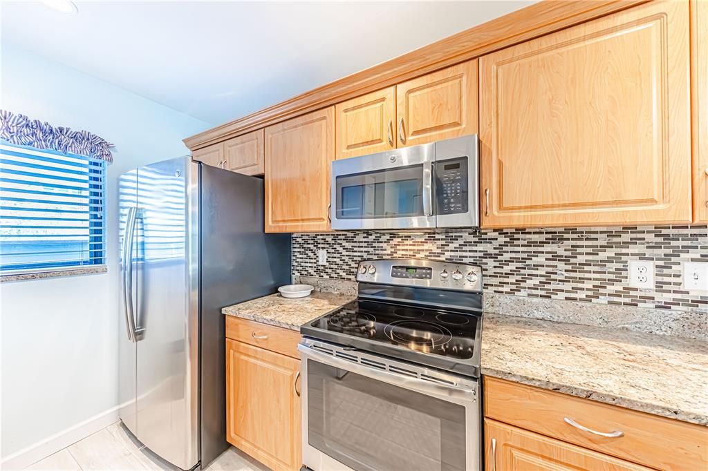 For Sale: $294,500 (2 beds, 2 baths, 1217 Square Feet)