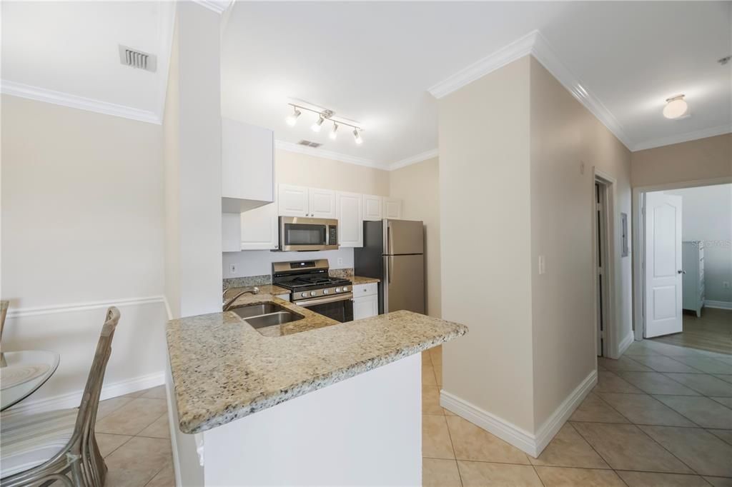 For Sale: $284,000 (1 beds, 1 baths, 980 Square Feet)