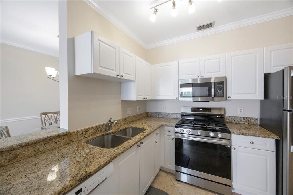 For Sale: $284,000 (1 beds, 1 baths, 980 Square Feet)