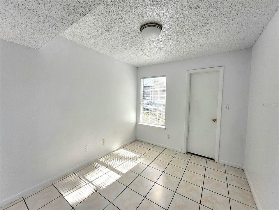 For Rent: $1,600 (2 beds, 1 baths, 810 Square Feet)