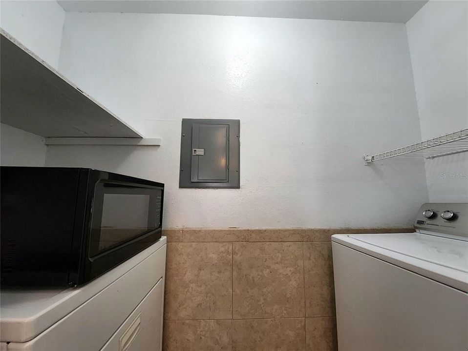 For Rent: $1,600 (2 beds, 1 baths, 810 Square Feet)