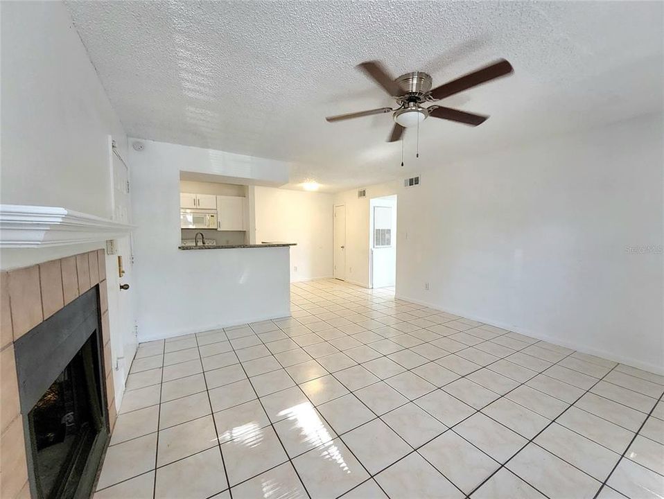 For Rent: $1,600 (2 beds, 1 baths, 810 Square Feet)