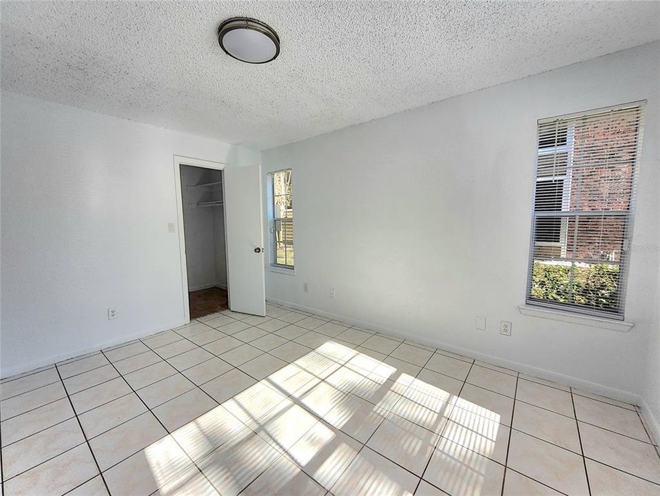 For Rent: $1,600 (2 beds, 1 baths, 810 Square Feet)