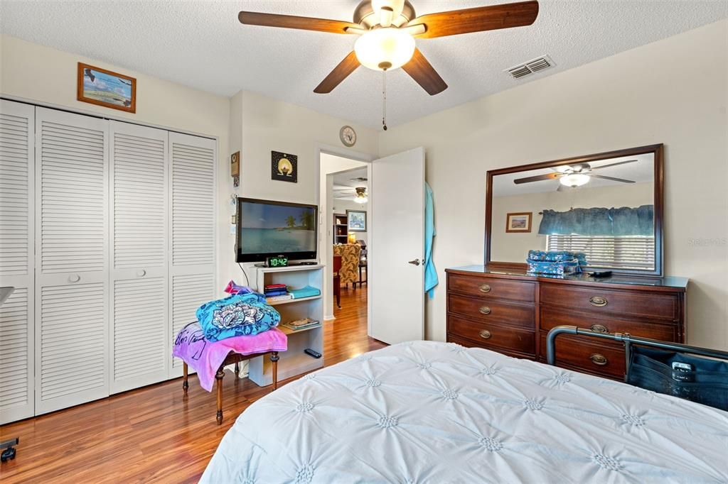 For Sale: $270,000 (2 beds, 2 baths, 1110 Square Feet)