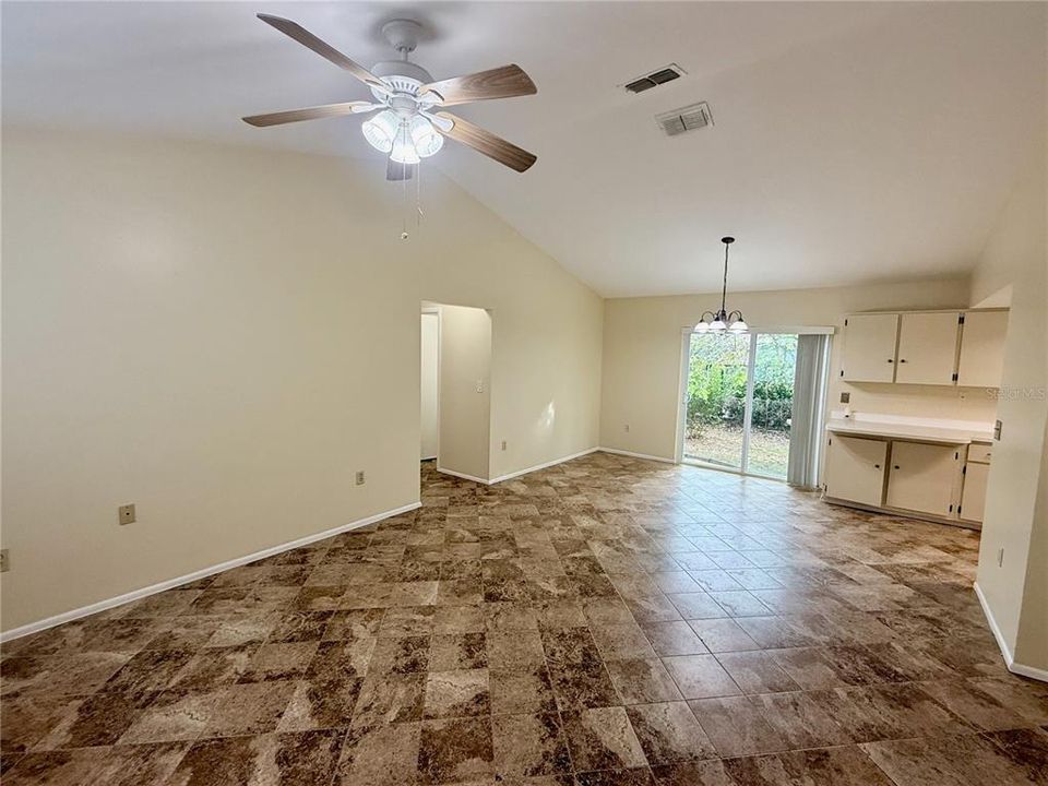 For Sale: $320,000 (3 beds, 2 baths, 1161 Square Feet)