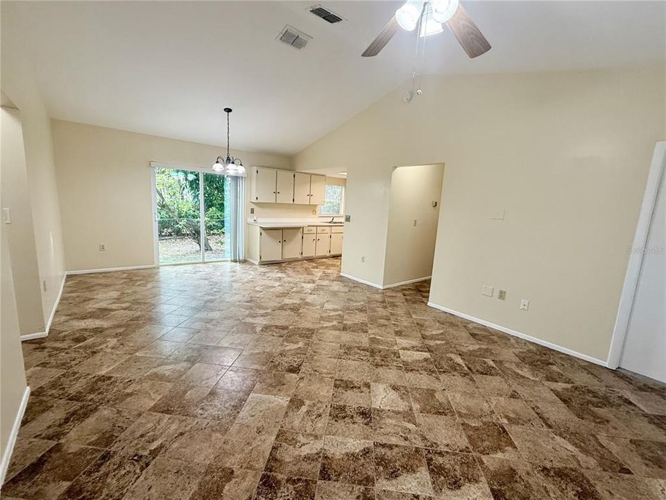 For Sale: $320,000 (3 beds, 2 baths, 1161 Square Feet)