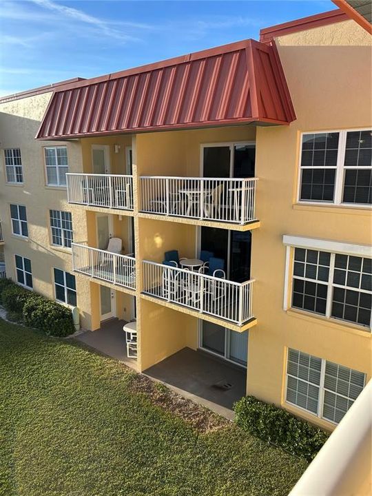 合同活跃: $399,000 (2 贝兹, 2 浴室, 912 平方英尺)