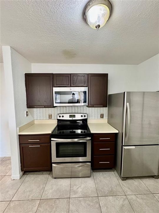 For Sale: $149,951 (2 beds, 1 baths, 810 Square Feet)