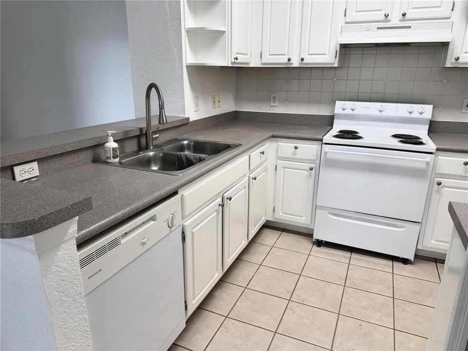 For Sale: $260,000 (3 beds, 2 baths, 1249 Square Feet)