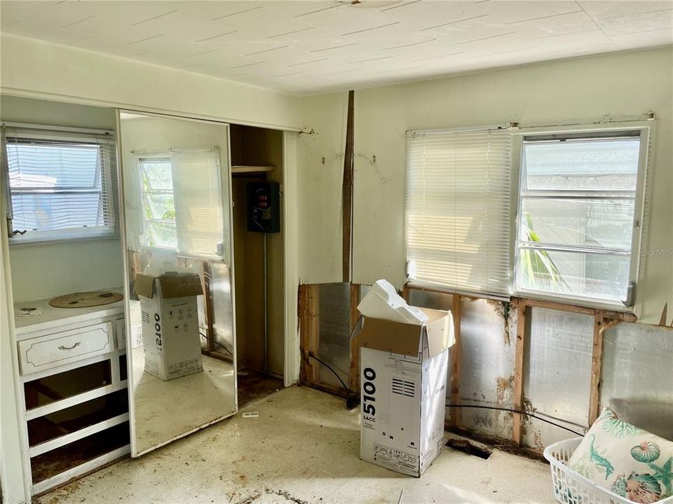 На продажу: $150,000 (2 спален, 1 ванн, 684 Квадратных фут)