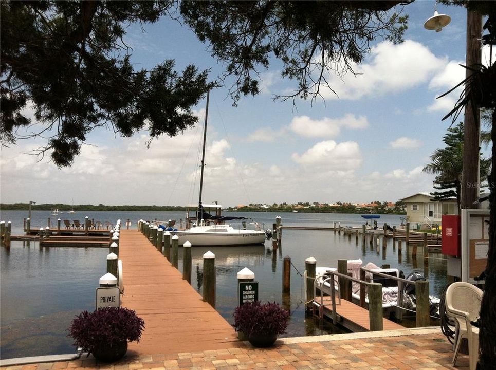 На продажу: $150,000 (2 спален, 1 ванн, 684 Квадратных фут)