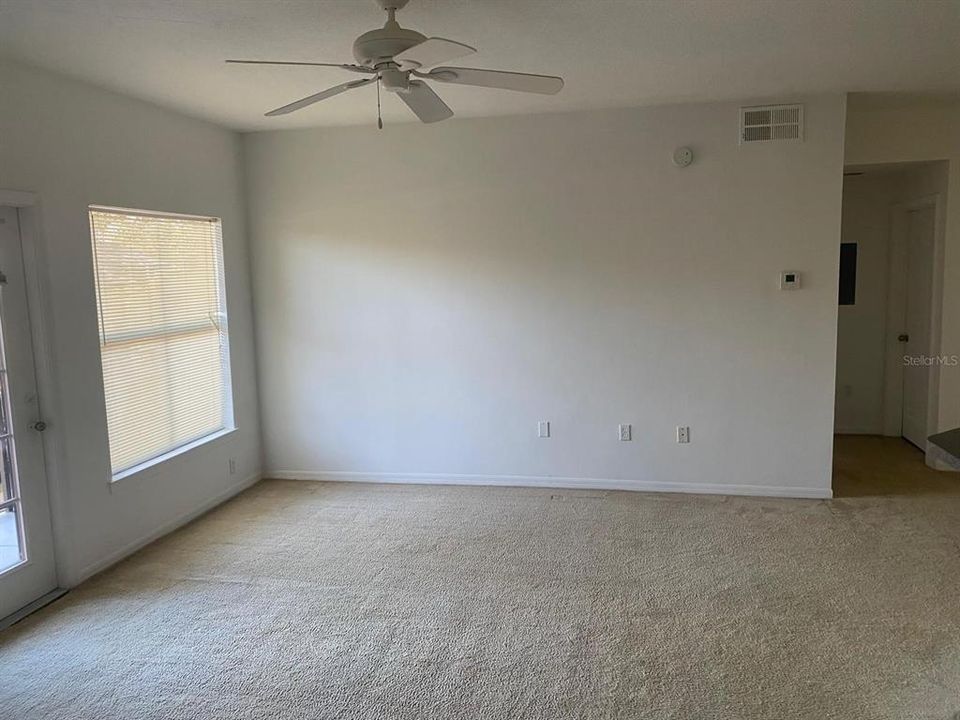 For Rent: $1,300 (1 beds, 1 baths, 713 Square Feet)