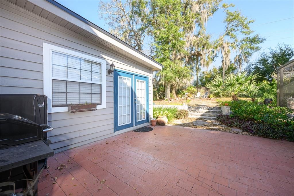 This is the 5th bedroom and full bath with two closets. Great in law space. This court yard sits between the Florida room and the outside 5th bedroom.