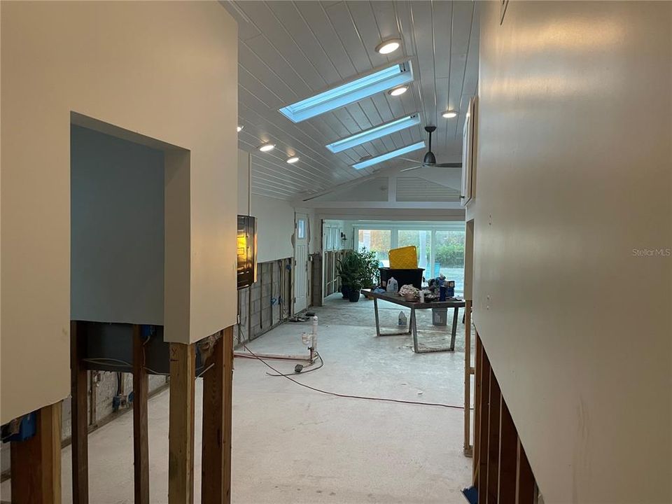 Entry hallway going into kitchen area