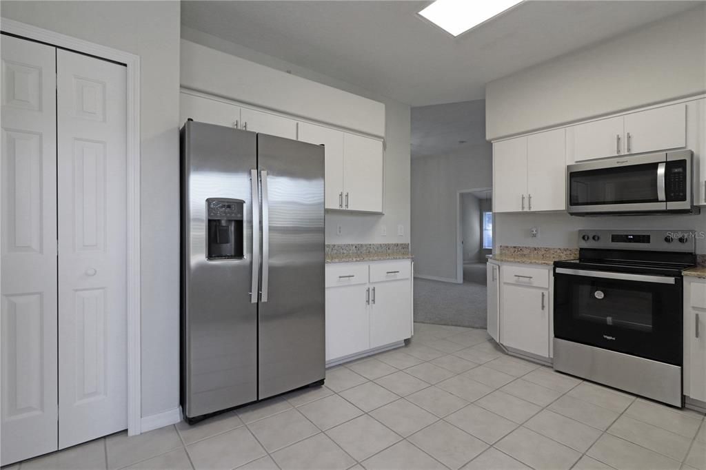 For Sale: $295,000 (2 beds, 2 baths, 1295 Square Feet)