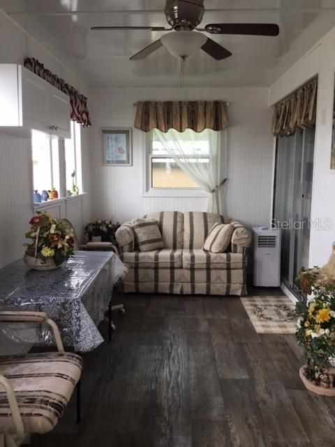 Florida room / three-season sunroom