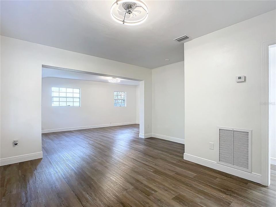 For Sale: $289,990 (2 beds, 1 baths, 1350 Square Feet)