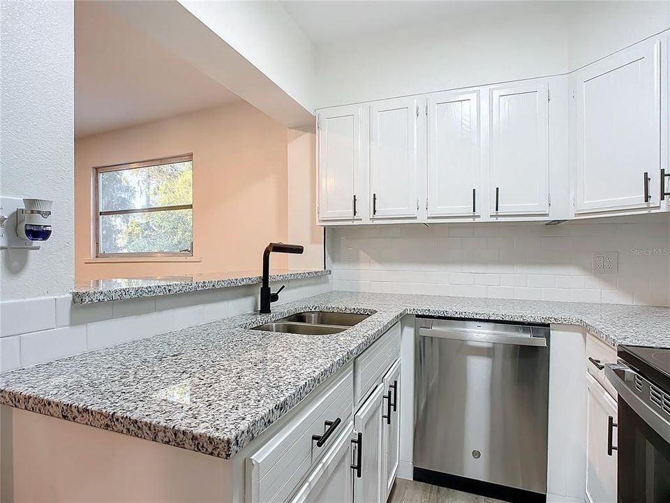 For Sale: $289,990 (2 beds, 1 baths, 1350 Square Feet)