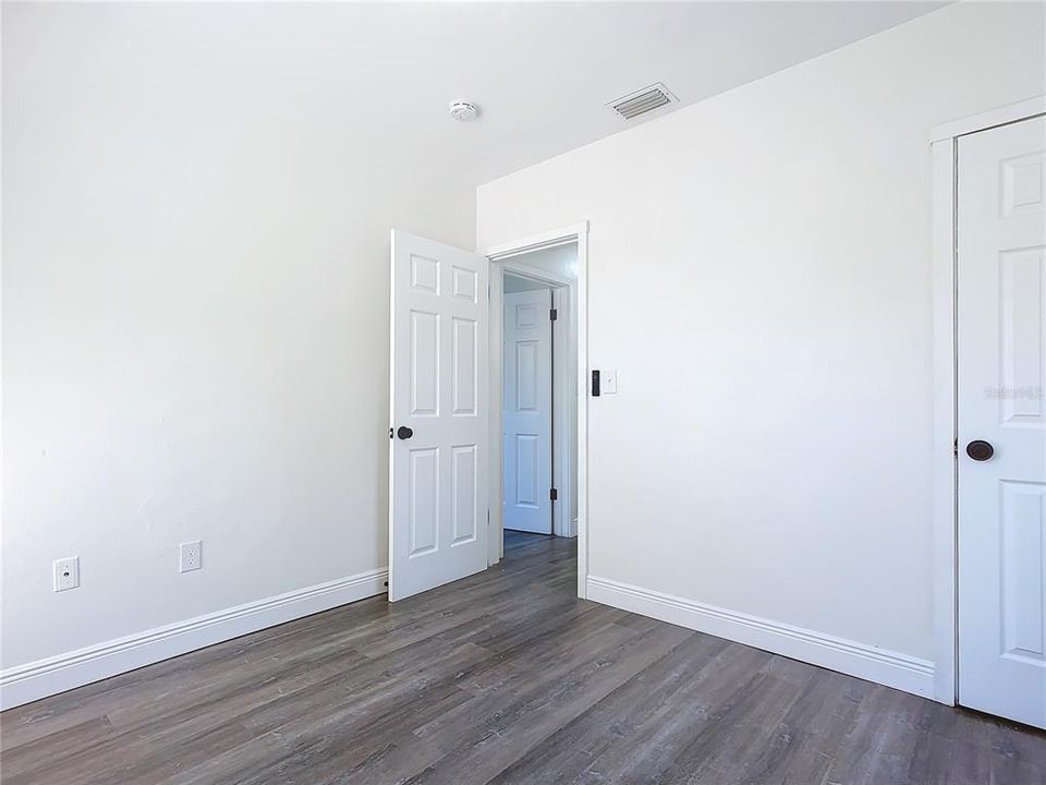 For Sale: $289,990 (2 beds, 1 baths, 1350 Square Feet)