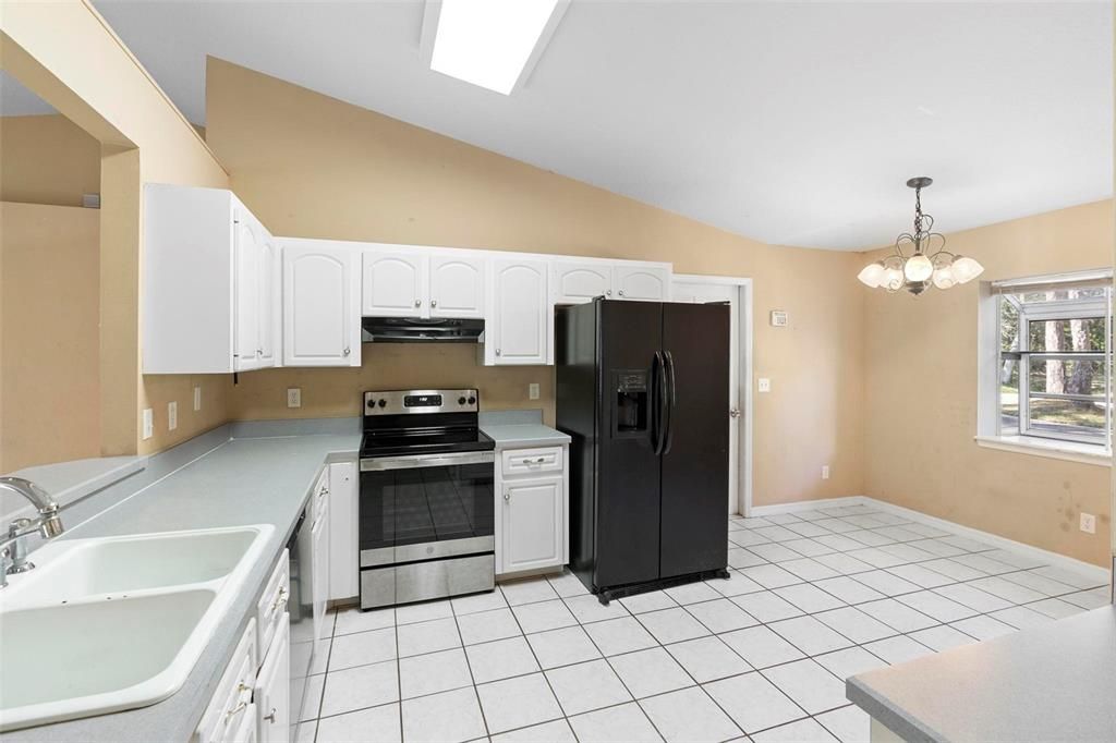 For Sale: $269,900 (3 beds, 2 baths, 1584 Square Feet)