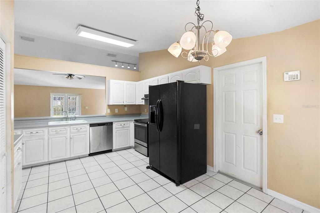 For Sale: $269,900 (3 beds, 2 baths, 1584 Square Feet)