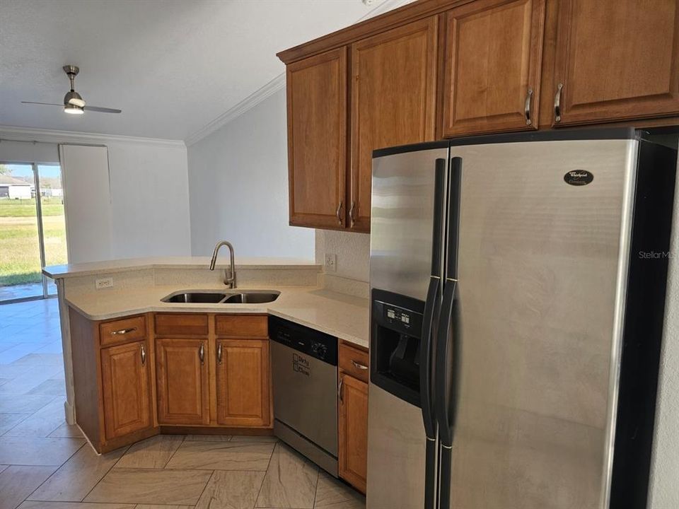 For Rent: $1,900 (3 beds, 2 baths, 1292 Square Feet)