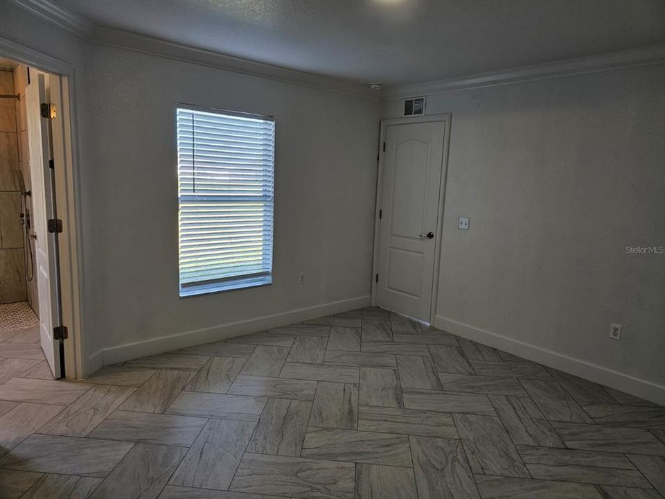 For Rent: $1,900 (3 beds, 2 baths, 1292 Square Feet)