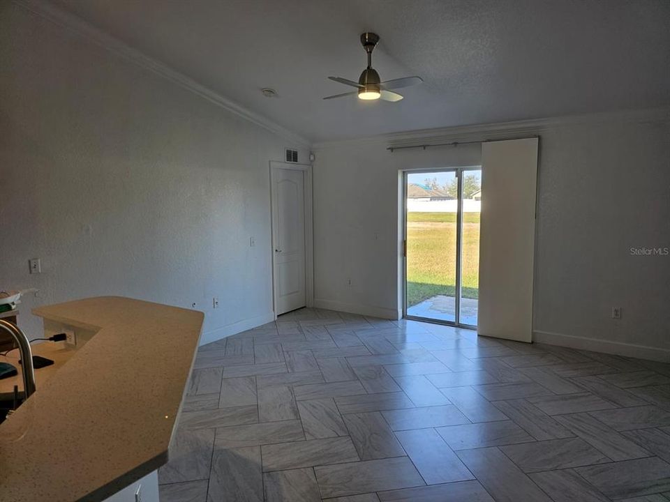 For Rent: $1,900 (3 beds, 2 baths, 1292 Square Feet)