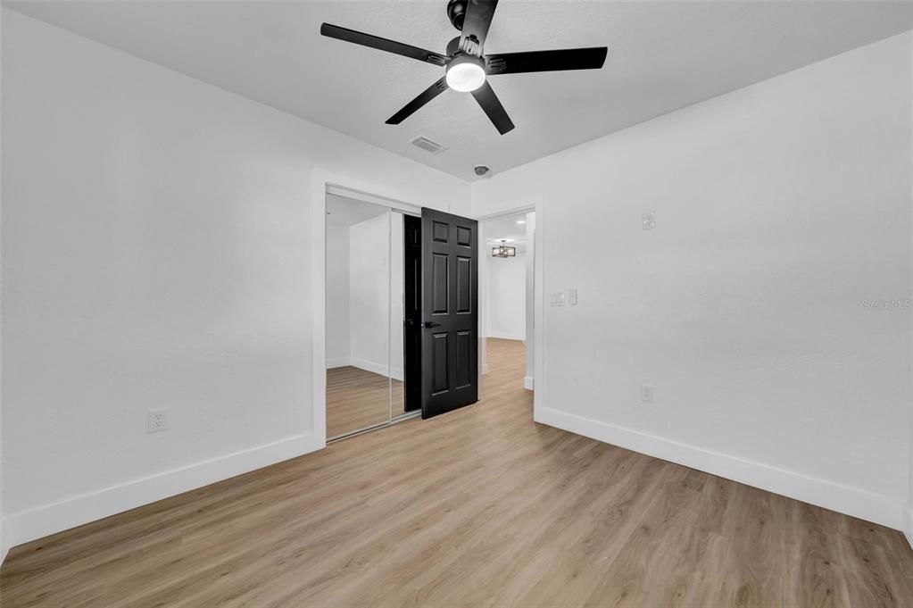 For Sale: $369,500 (3 beds, 2 baths, 1076 Square Feet)