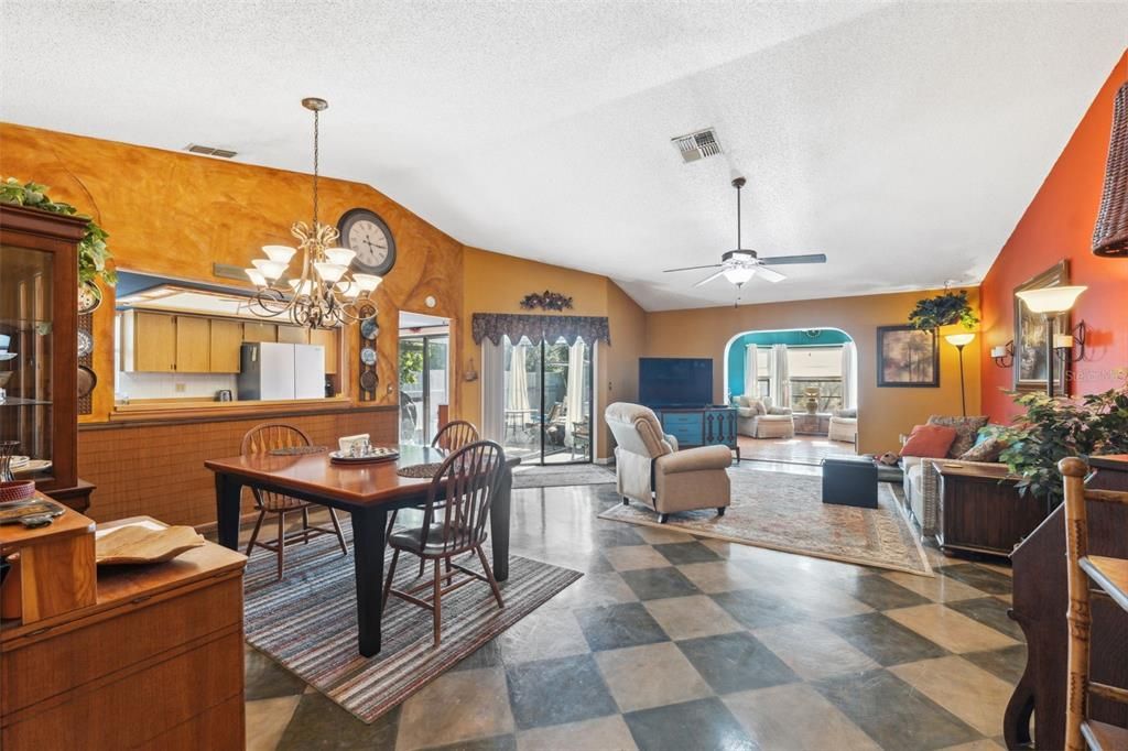 Living Room/Dining Area