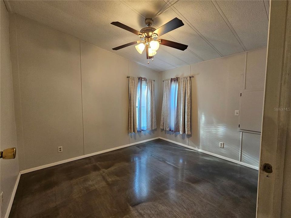 For Sale: $165,000 (2 beds, 2 baths, 1040 Square Feet)