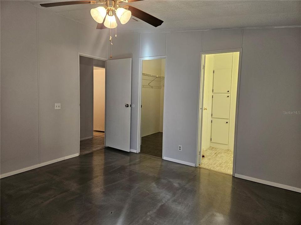 For Sale: $165,000 (2 beds, 2 baths, 1040 Square Feet)