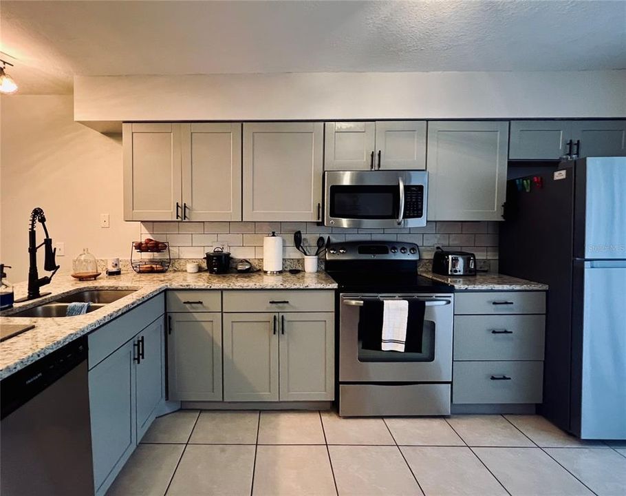 For Rent: $1,800 (2 beds, 2 baths, 840 Square Feet)