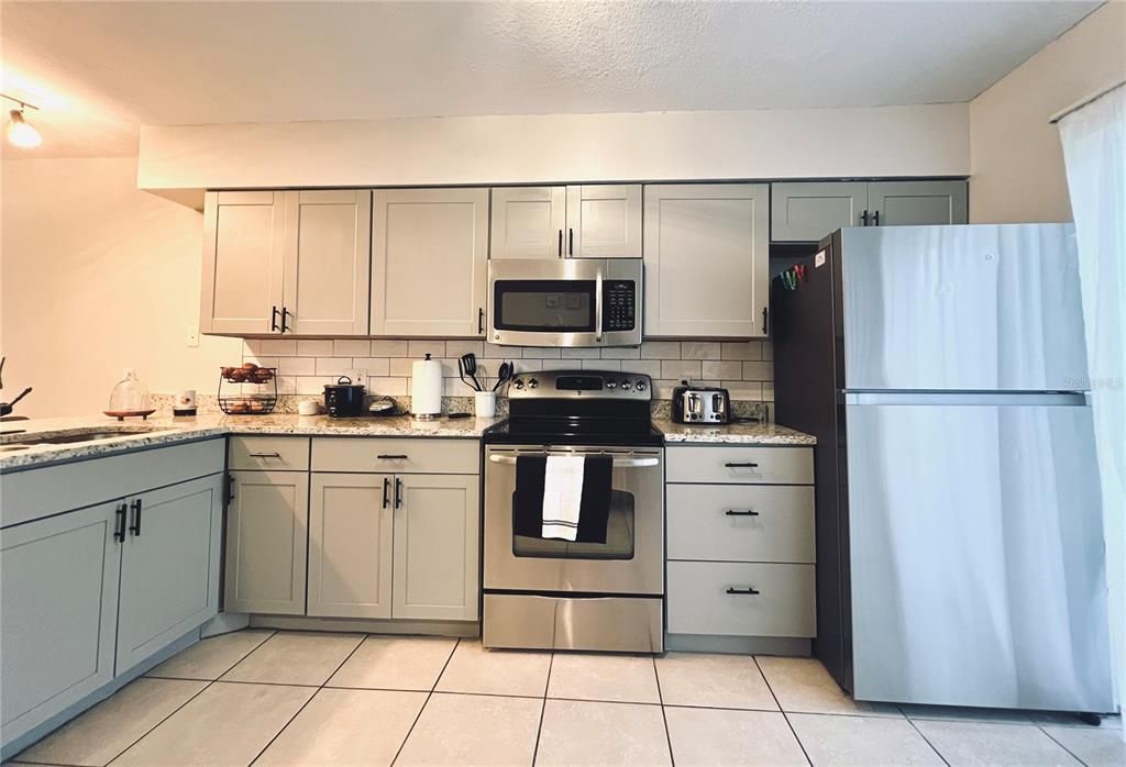 For Rent: $1,800 (2 beds, 2 baths, 840 Square Feet)