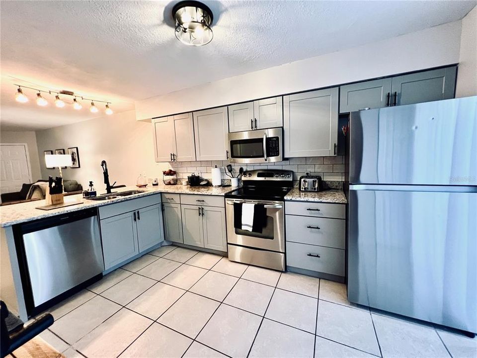 For Rent: $1,800 (2 beds, 2 baths, 840 Square Feet)