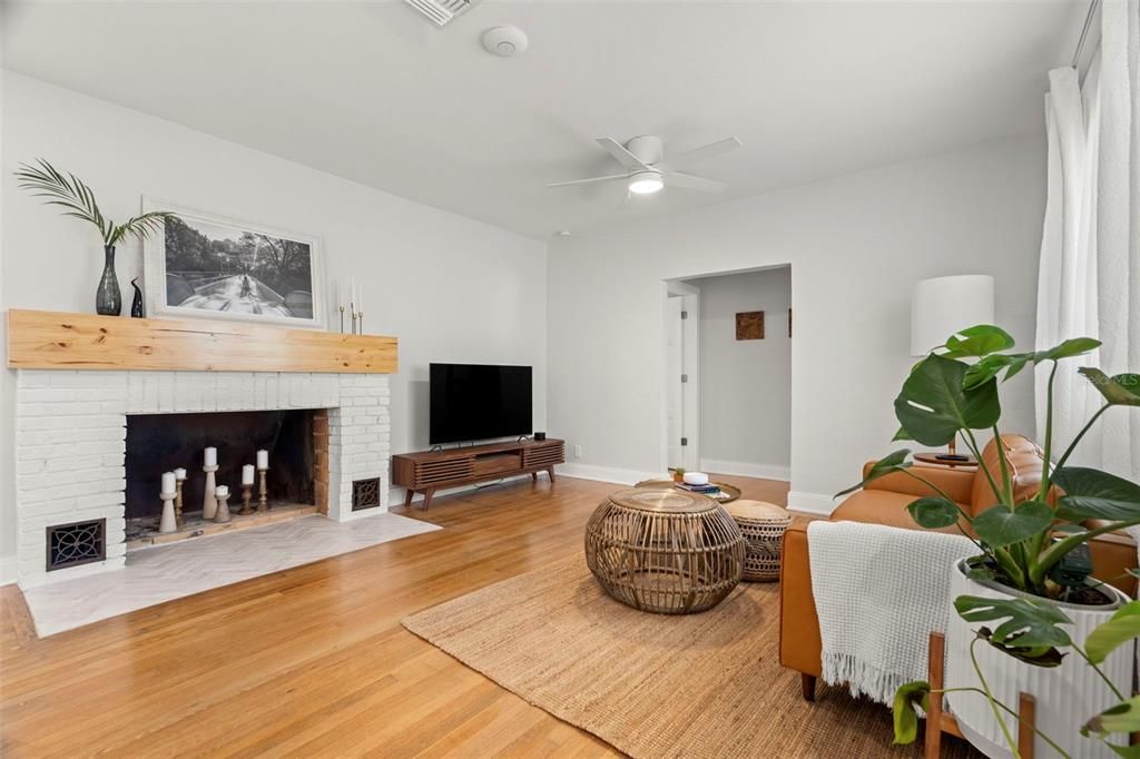 For Sale: $435,000 (3 beds, 2 baths, 1541 Square Feet)