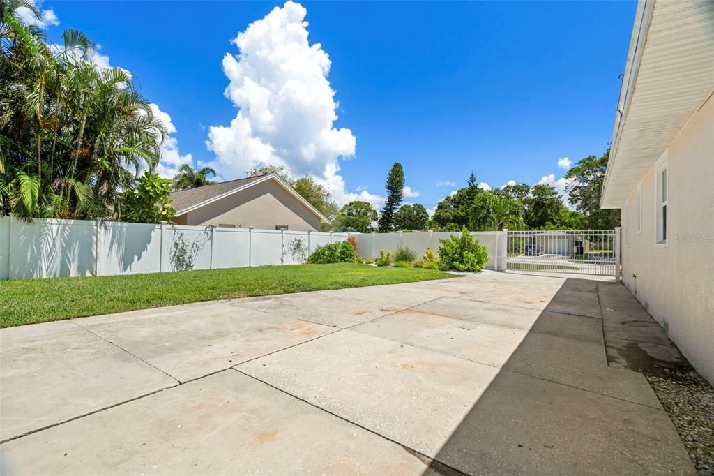 For Sale: $435,000 (3 beds, 2 baths, 1541 Square Feet)