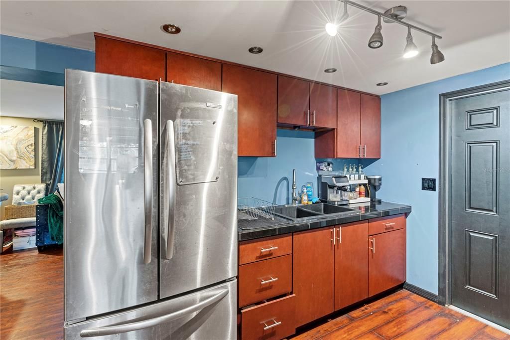 For Sale: $229,900 (2 beds, 2 baths, 1128 Square Feet)