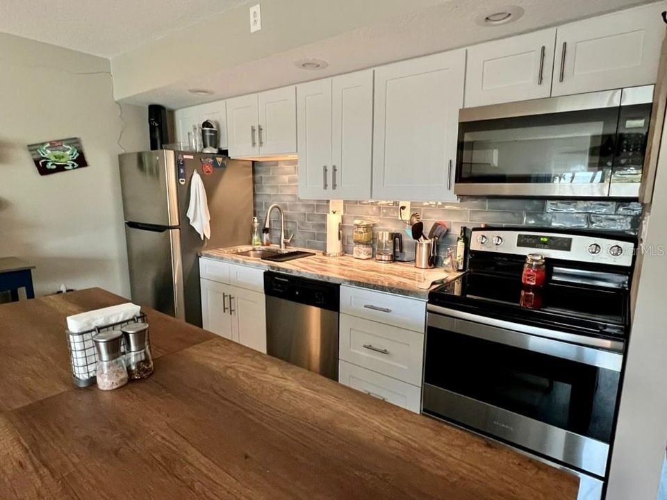 For Sale: $254,900 (1 beds, 1 baths, 459 Square Feet)