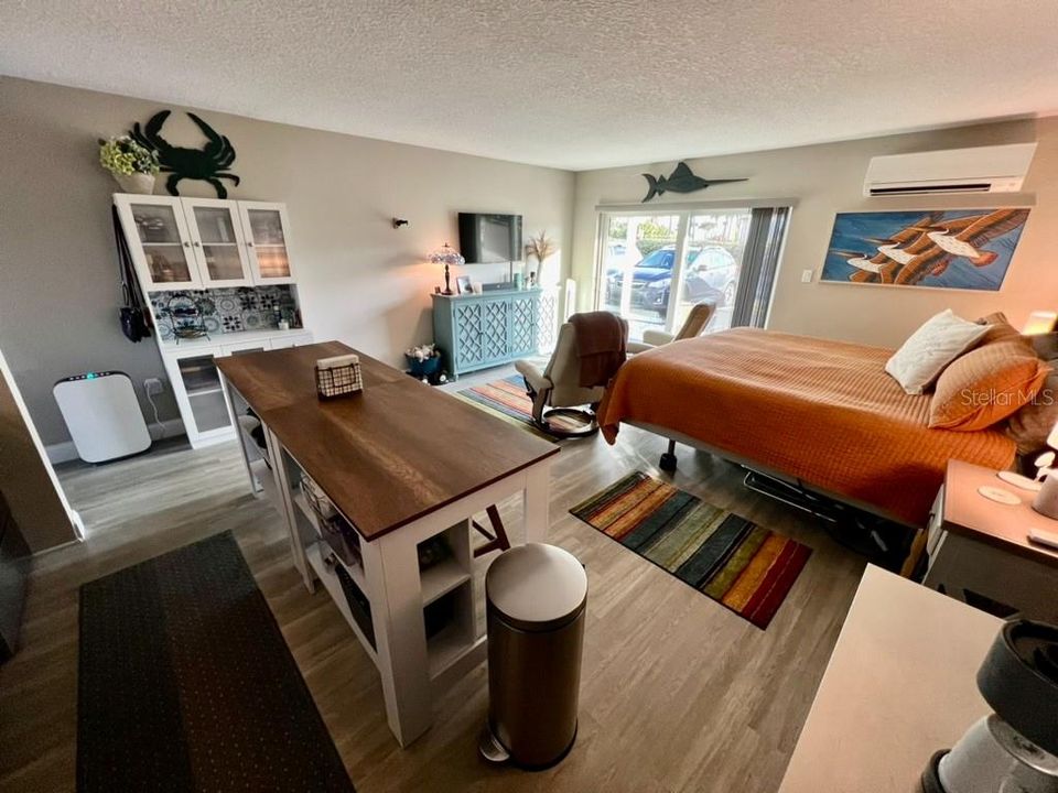 For Sale: $254,900 (1 beds, 1 baths, 459 Square Feet)