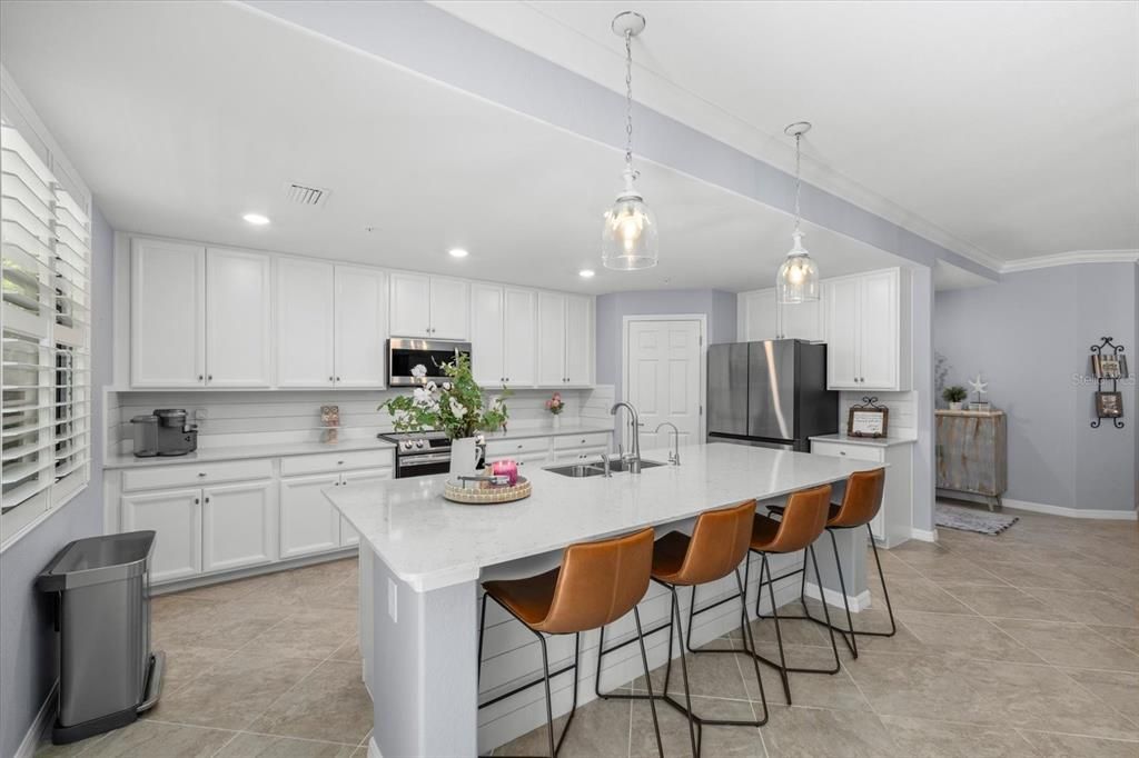 Spacious Kitchen with corner pantry