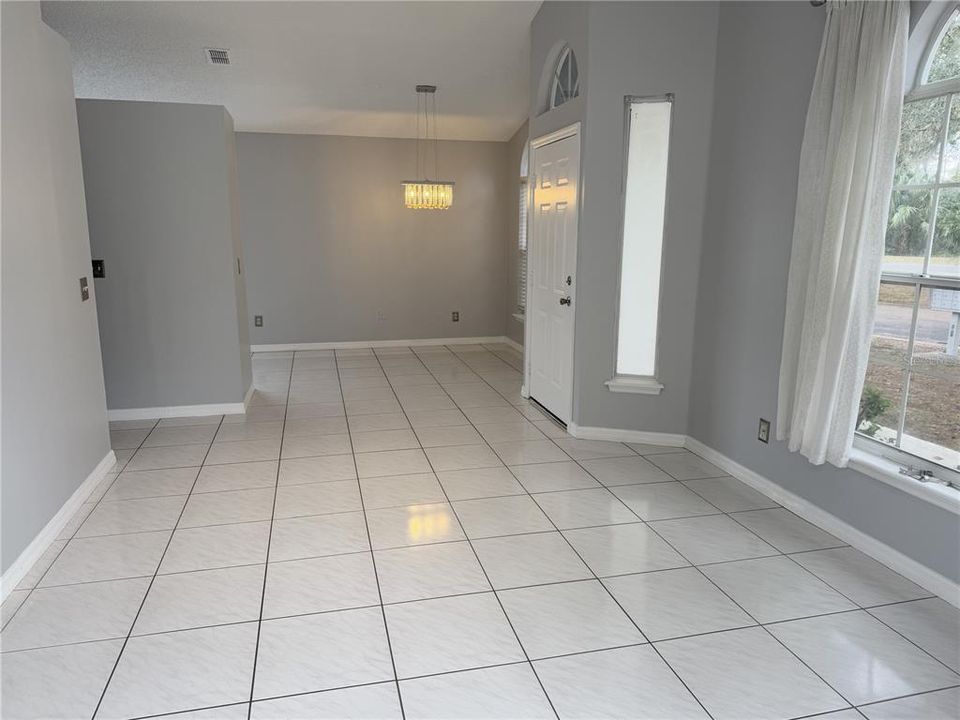 For Rent: $1,995 (3 beds, 2 baths, 1101 Square Feet)