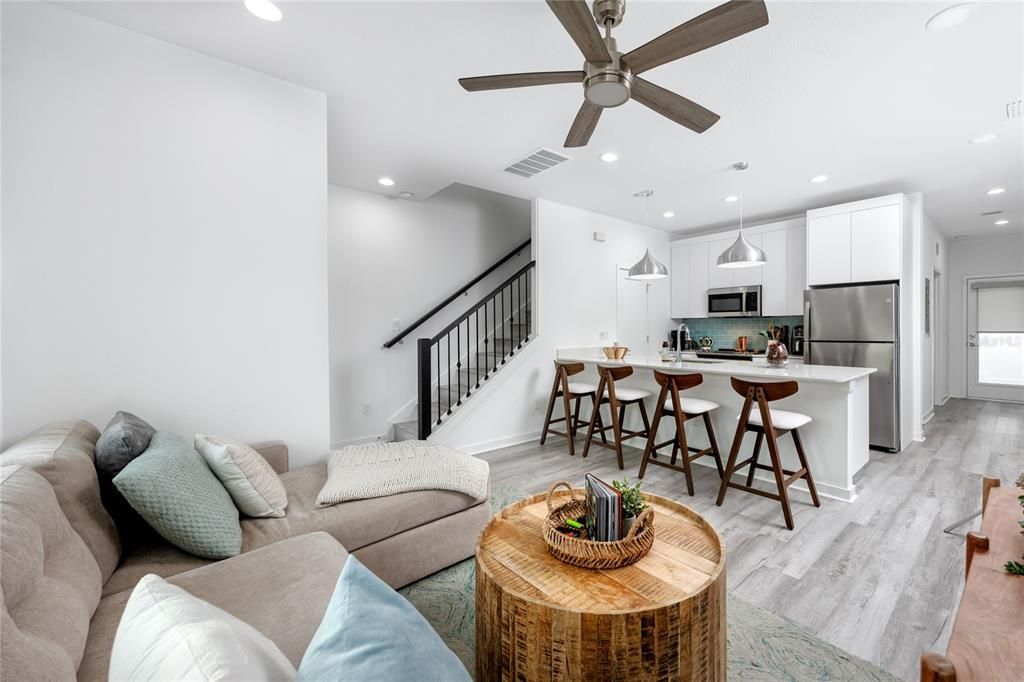 Family room & kitchen combo