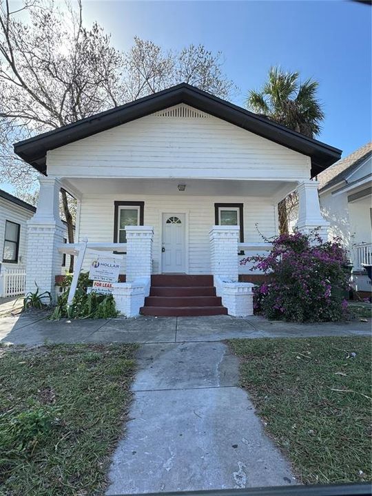 For Rent: $2,000 (3 beds, 2 baths, 1479 Square Feet)