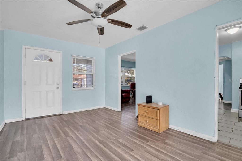 For Sale: $340,000 (2 beds, 1 baths, 1212 Square Feet)