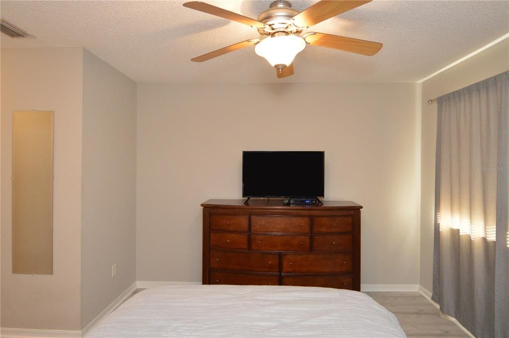 For Rent: $2,600 (2 beds, 2 baths, 1015 Square Feet)