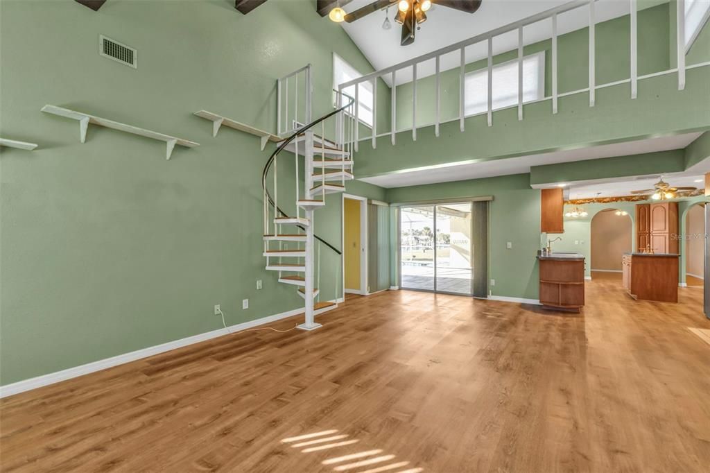 Vaulted family room ceiling with the loft