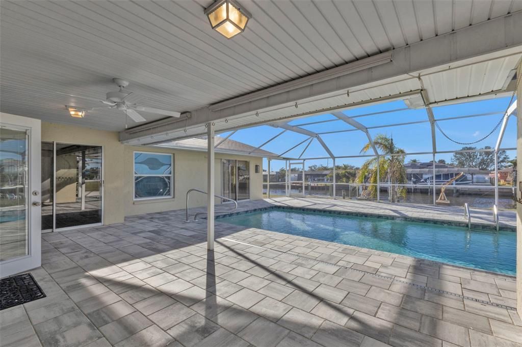 Wonderful shaded lanai with fans, lighting and sunshades