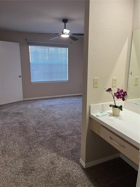 For Rent: $1,450 (1 beds, 1 baths, 842 Square Feet)