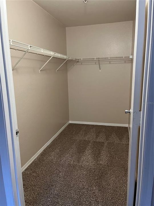 For Rent: $1,450 (1 beds, 1 baths, 842 Square Feet)